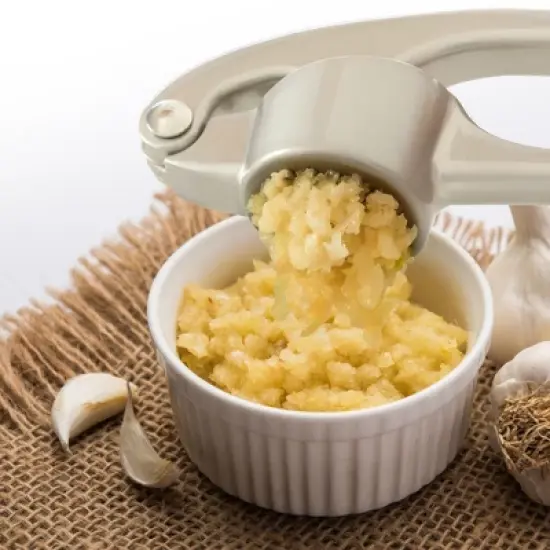 Cheer Collection Heavy Duty and Easy to Squeeze Garlic Crusher image {1}