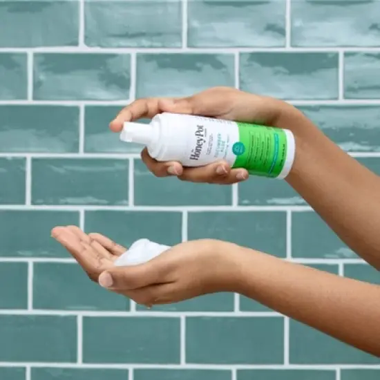 The Honey Pot Company, Cucumber Aloe Feminine Foaming Wash - 5.51 fl oz image {2}