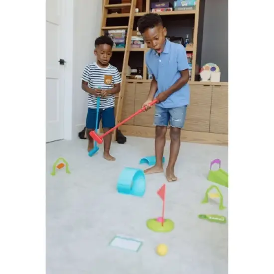 Chuckle & Roar Mini Golf Set image {5}