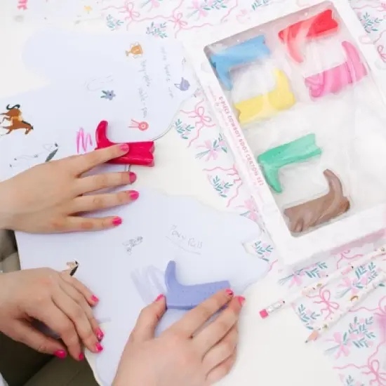 Daydream Society - Pony Tales Boot Shaped Crayons - Pack of 8 Crayons image {1}