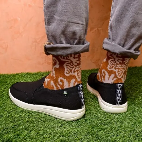 Minnetonka  Men's Expanse Slip On Shoes image {5}