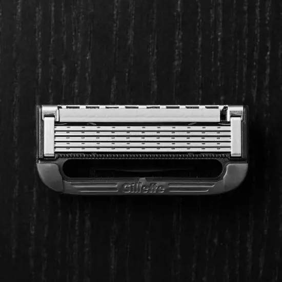 Gillette Labs Exfoliating Bar Razor + 3 Razor Blade Refills, Travel Case & Premium Magnetic Stand image {4}