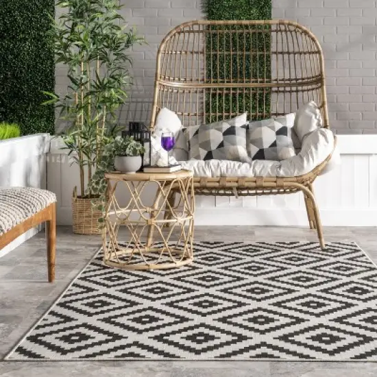nuLOOM Darrow Moroccan Diamond Indoor/Outdoor Patio Area Rug image {7}