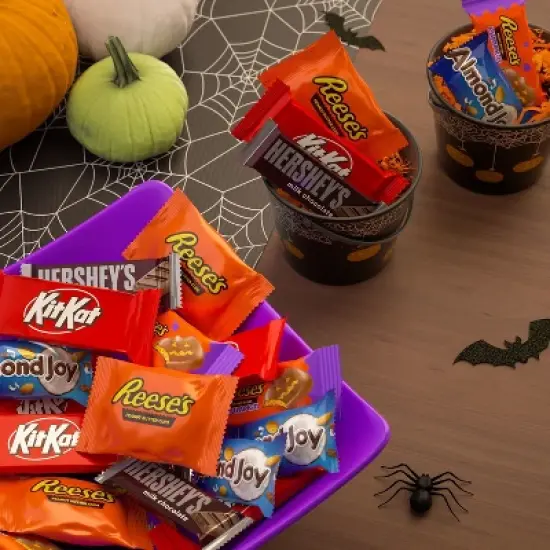 HERSHEY'S Chocolate Assorted Halloween Candy Snack Size - 21.8oz/40pc image {5}