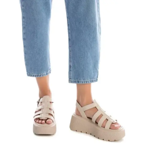 Refresh Shoes Women's Flatform Sandals image {1}