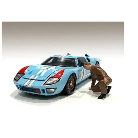 "Race Day 1" Figurine IV for 1/18 Scale Models by American Diorama image {2}