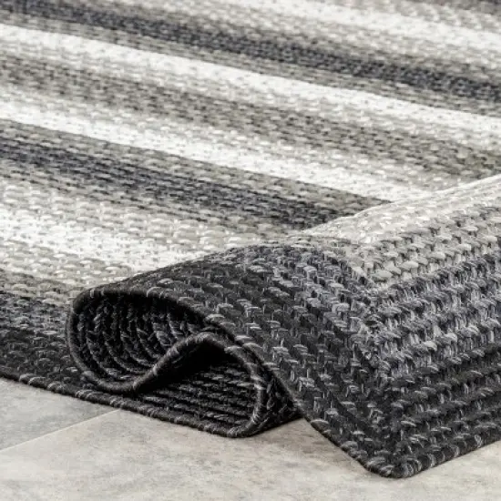 nuLOOM Gwyneth Braided Borders Indoor/Outdoor Patio Area Rug image {3}