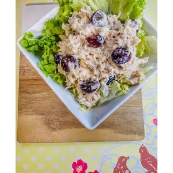 Fresh Organic Red Seedless Grapes - 1.5lbs image {2}