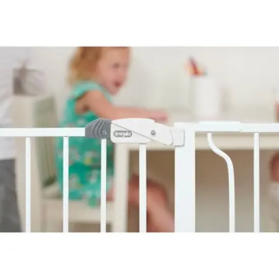 Regalo Extra Wide Widespan Baby Gate image {3}