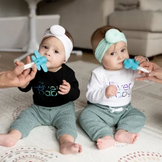 The Clever Baby Jet Medicine Dispenser and Teether - 2pc image {2}