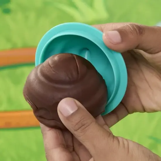 Hasbro Gaming Don't Step in it! Board Game image {5}