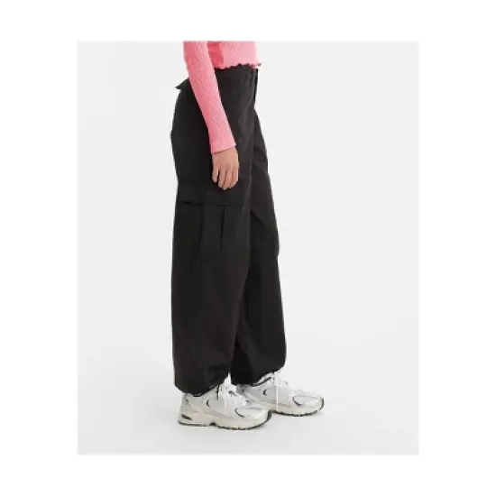 Levi's&reg; Women's Mid-Rise 94's Baggy Cargo Wide Leg Jeans image {1}