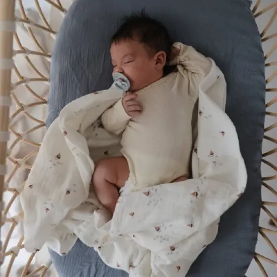 Mushie Organic Cotton Muslin Swaddle Blanket image {6}