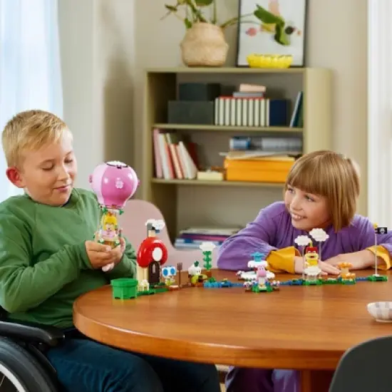 LEGO Super Mario Peach's Garden Balloon Ride Exp. Set 71419 image {2}