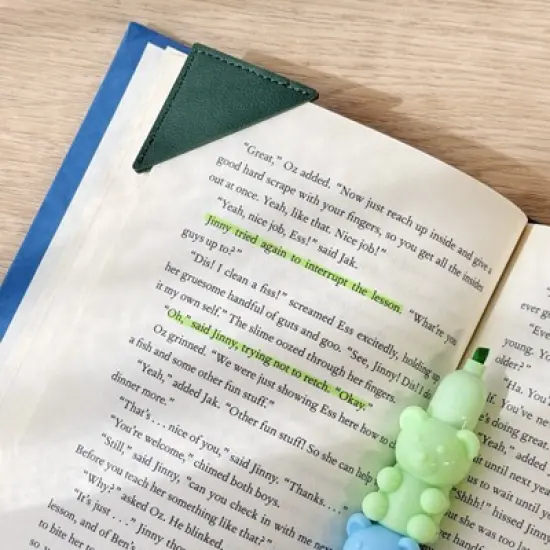 Wrapables Leather Corner Bookmarks, Page Marker, Reading Supplies (Set of 8), Triangles image {2}