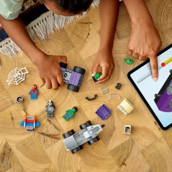 LEGO Marvel Hulk vs Rhino Monster Truck Showdown Set 10782 image {4}