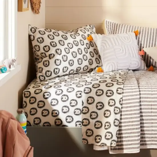 Toddler Lions Cotton Kids' Sheet Set Black & White - Pillowfort&trade; image {1}