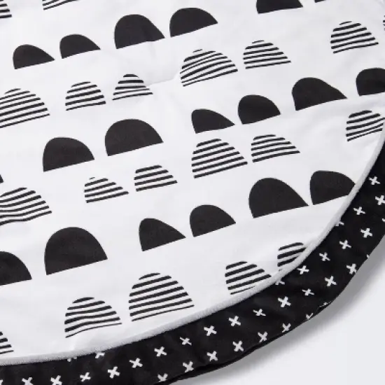 Round Activity Playmat Scallop - Cloud Island&trade; Black/White image {3}