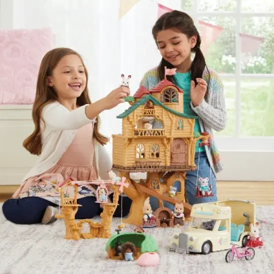 Calico Critters Lakeside Lodge Gift Set, Dollhouse Playset with Collectible Figure, Furniture and Accessories  image {1}