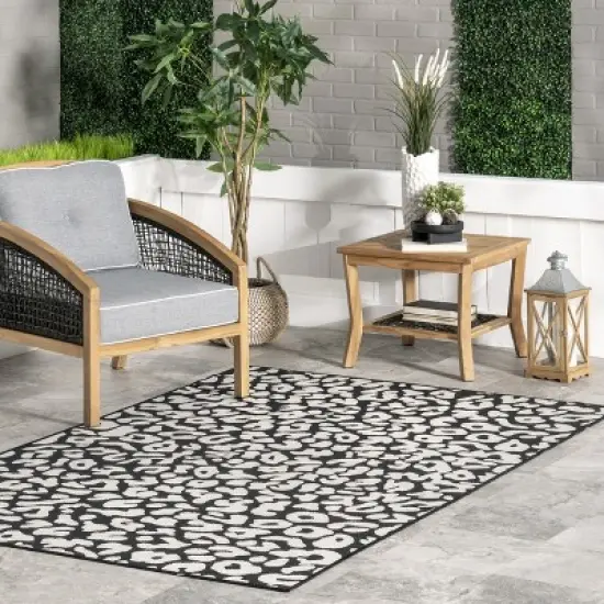 nuLOOM Terenia Leopard Indoor/Outdoor Patio Area Rug image {1}