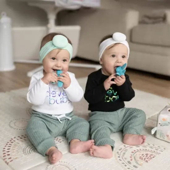 The Clever Baby Jet Medicine Dispenser and Teether - 2pc image {3}