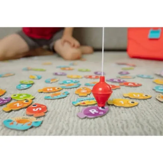 Chuckle & Roar 3-in-1 Family Fishing Derby Game image {1}