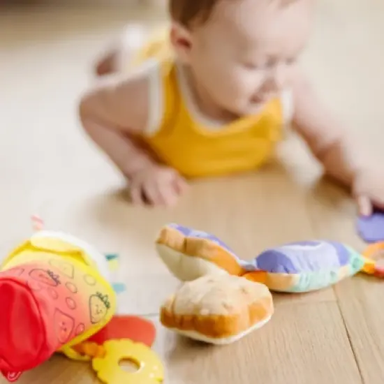 Melissa & Doug Multi-Sensory Take-Along Clip-On Infant Toy 2pk (PB&J and Bubble Tea) image {7}