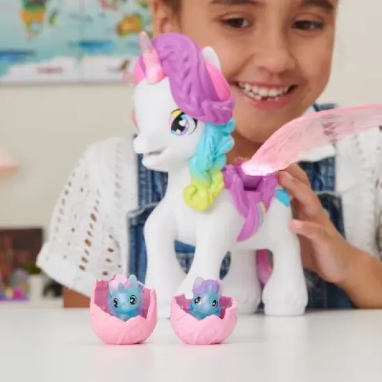 Hatchimals CollEGGtibles Rainbow-cation Interactive Hatchicorn image {6}