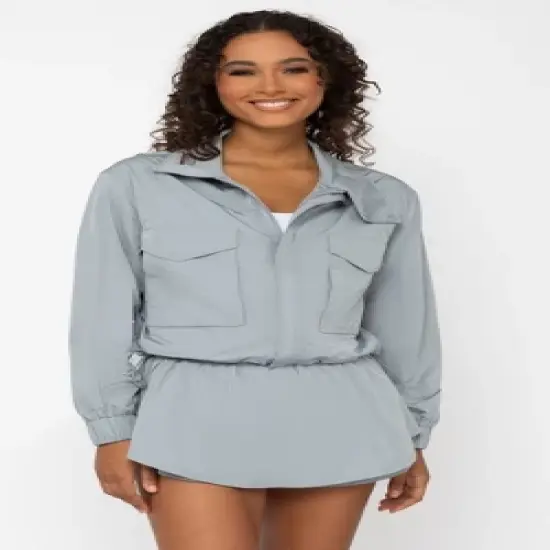 Yogalicious Radiant Commuter Woven Cropped Windbreaker with Front Patch Pockets image {8}