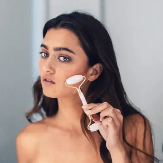 Kitsch Rose Quartz Facial Roller image {3}