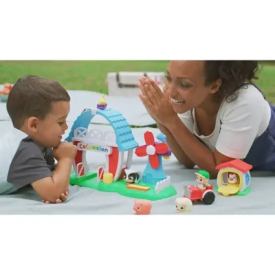 CoComelon Petting Farm Playset image {35}