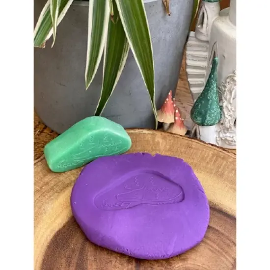 Yellow Door Little Lands &ndash; Fantasy Figures, Set of 8 Stone Figures image {5}