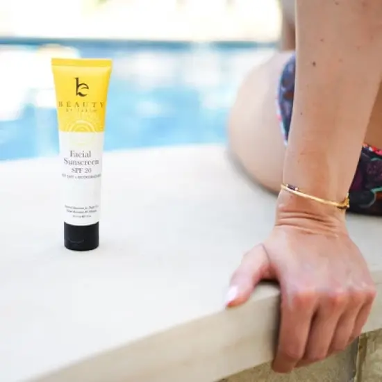 Beauty by Earth Facial Sunscreen - SPF 20 image {9}