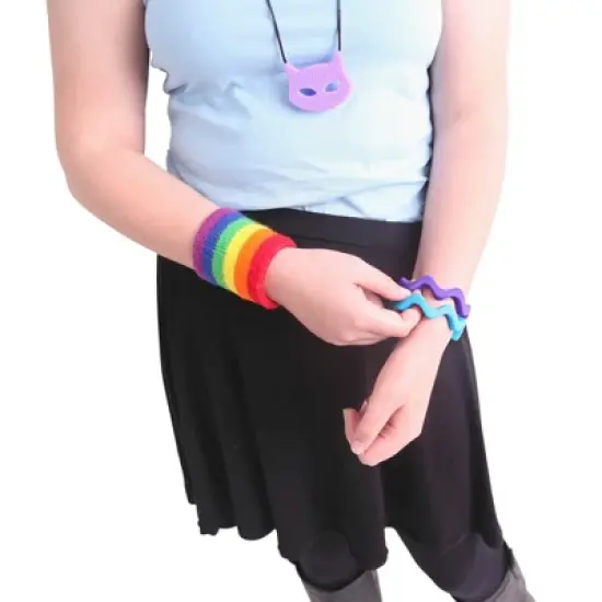 Chewigem Chewable Cat Pendant, Pink image {2}