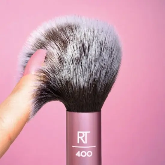 Real Techniques Ultra Plush Blush Makeup Brush image {3}