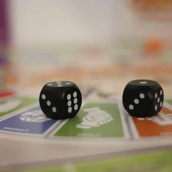 Rich Dad CASHFLOW (Spanish) Educational Board Game, Learn Investing, Real Estate, Stocks, & Business Building for Family Financial Literacy image {3}