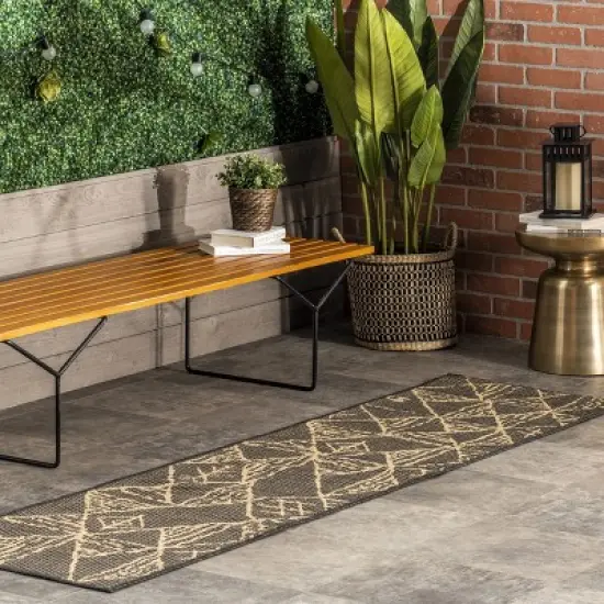 nuLOOM Marlow Geometric Aztec Indoor and Outdoor Patio Area Rug image {1}