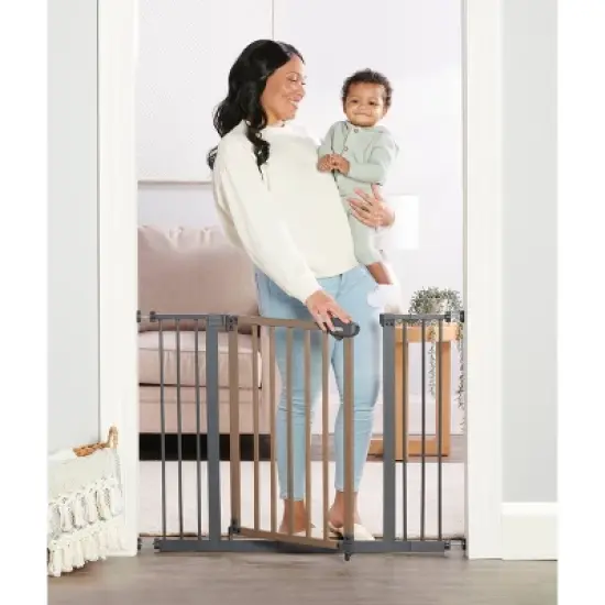Regalo Heritage & Home Multi-Style Safety Gate image {2}
