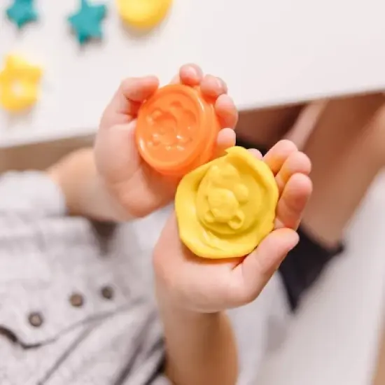 Melissa & Doug Cut, Sculpt, and Roll Clay Play Set With 8 Tools and 4 Colors of Modeling Dough: Fine Motor Skills Modeling Set image {8}