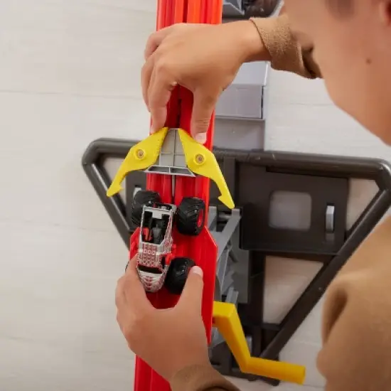 Monster Jam 1:64 Scale ThunderRoarus Playset image {4}