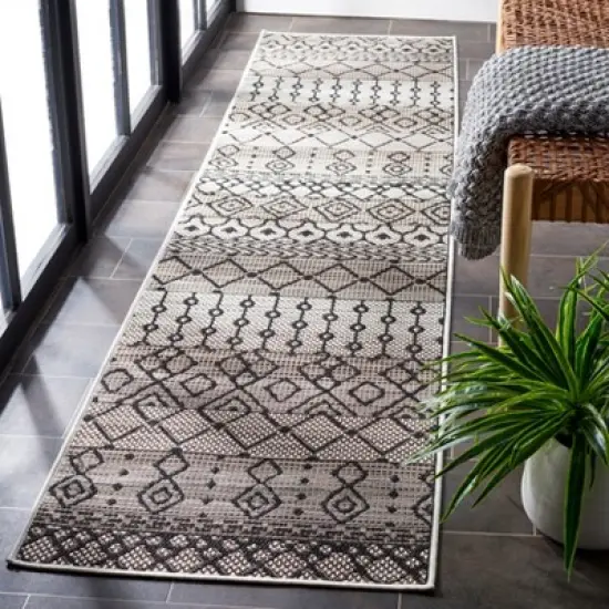 Havana HAV301 Power Loomed Indoor/Outdoor Area Rug - Safavieh image {1}