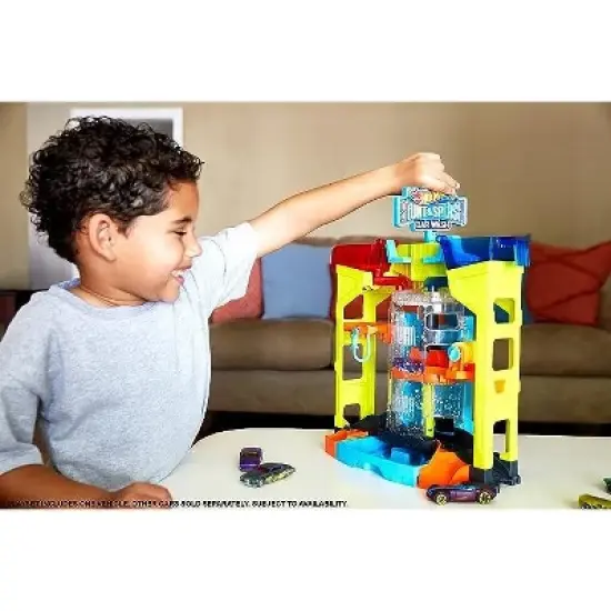 Hot Wheels Stunt & Splash Car Wash Playset image {1}