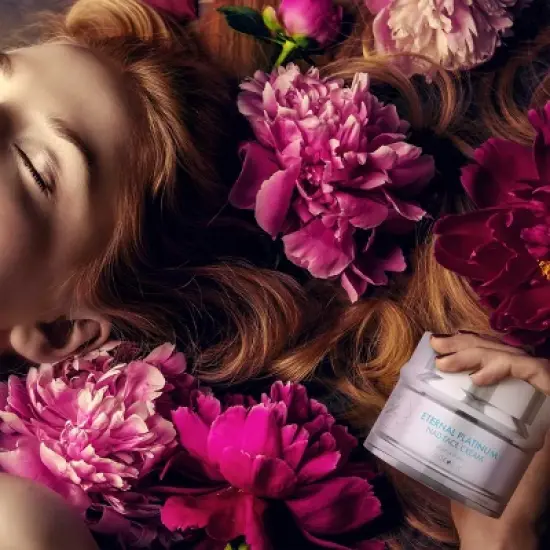 Codeage NAD Facial Cream, Resveratrol, Niacinamide, Hyaluronic Acid, Collagen, Vitamin C & E - 1.8 oz image {2}