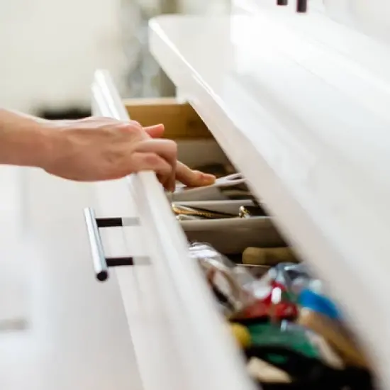 Qdos SureCatch Top Drawer Adhesive Latches - 4pk image {5}