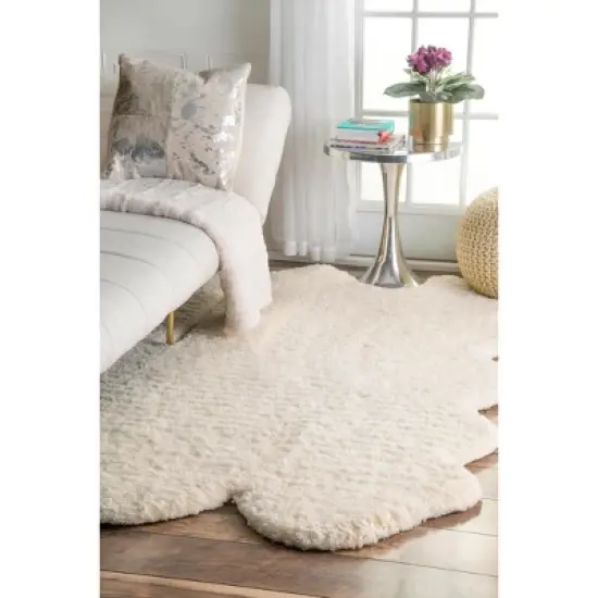 nuLOOM Hand Tufted Sexto Pelt Faux Sheepskin Area Rug, Shaped 4' 9" x 6', Natural image {1}