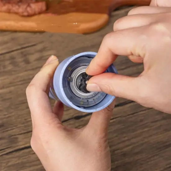 2pcs Electric Salt and Pepper Grinder Set, Automatic Shakers Mill  Powered One Hand Operation Salt Pepper Mill for Kitchen Gadgets Pink image {5}