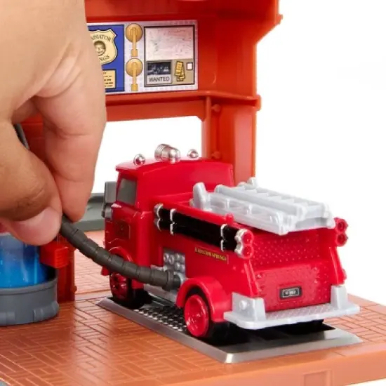 Disney Cars  Red Fire Station Playset image {4}