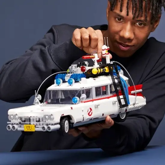 LEGO Icons Ghostbusters ECTO-1 Car Set 10274 image {2}