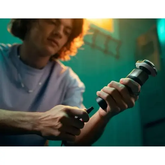 Philips Norelco Series 5000 Wet & Dry Men's Rechargeable Electric Shaver - X5004/84 image {7}