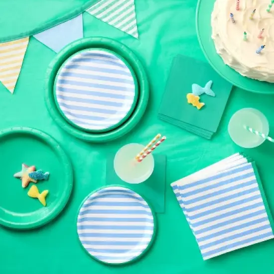 20ct 8.5" Disposable Dinner Plates Green - Spritz&trade; image {1}